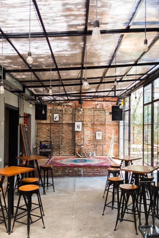 Destil Hostel Tirana Zewnętrze zdjęcie